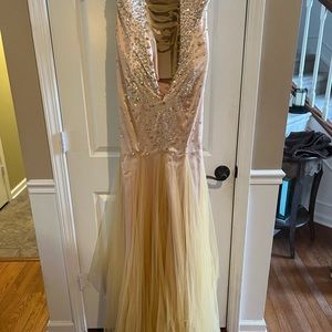 Blush colored gorgeous prom dress size 6/8
